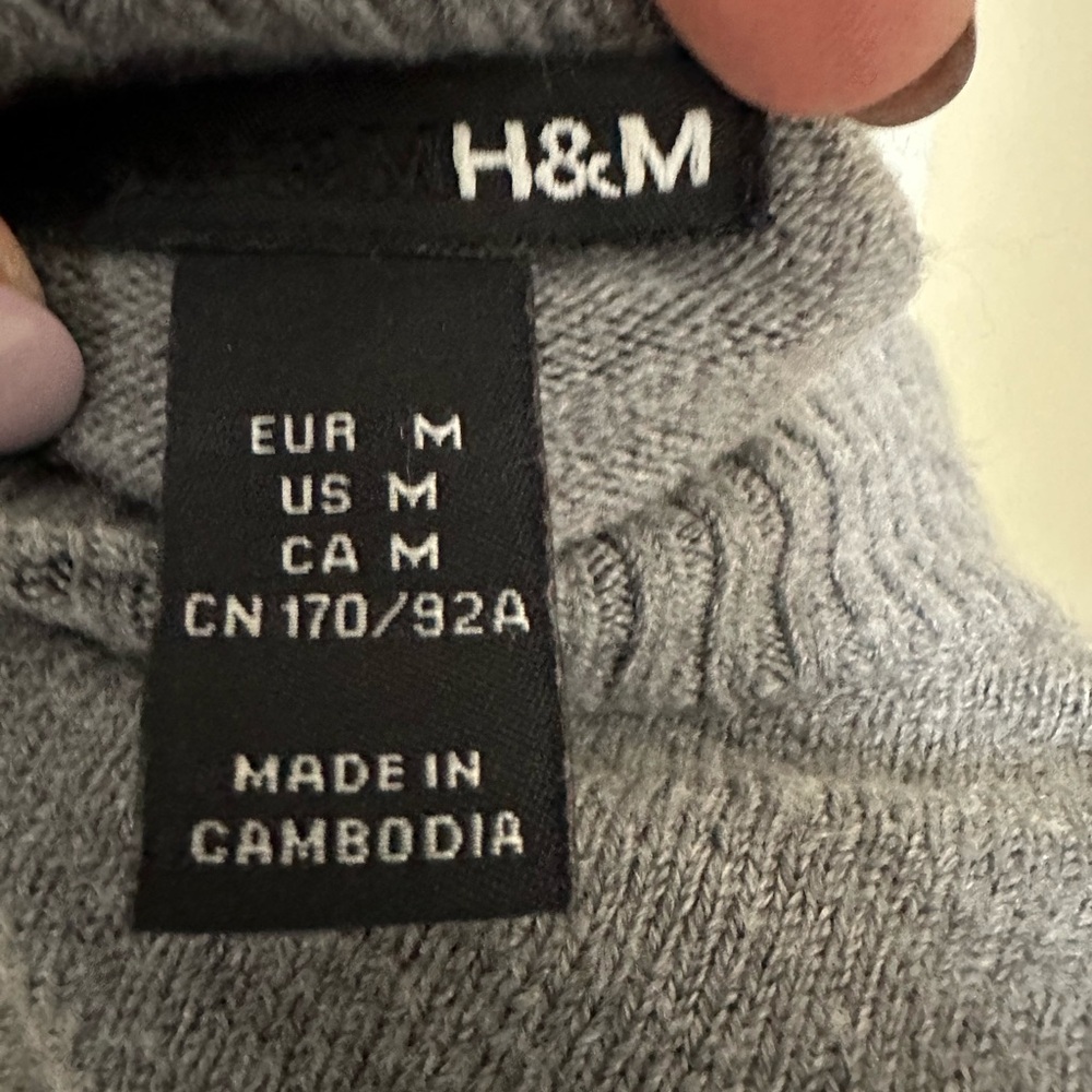 H&M Gray V-Neck Sweater- Medium - Picture 5 of 7